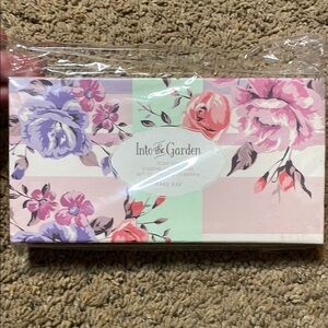 Mary Kay Into the Garden Soap Set
